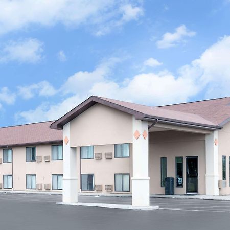Super 8 By Wyndham Huron Εξωτερικό φωτογραφία