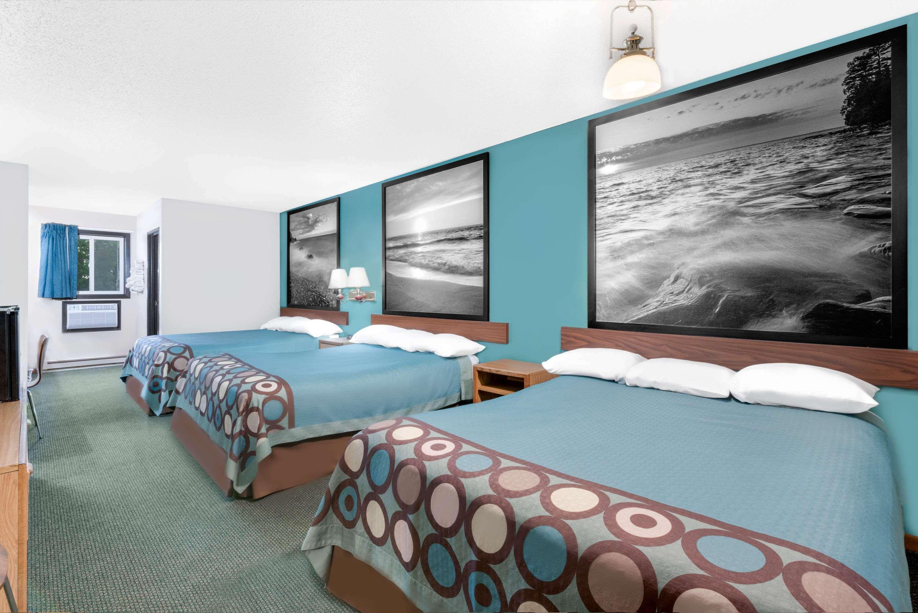 Super 8 By Wyndham Huron Εξωτερικό φωτογραφία