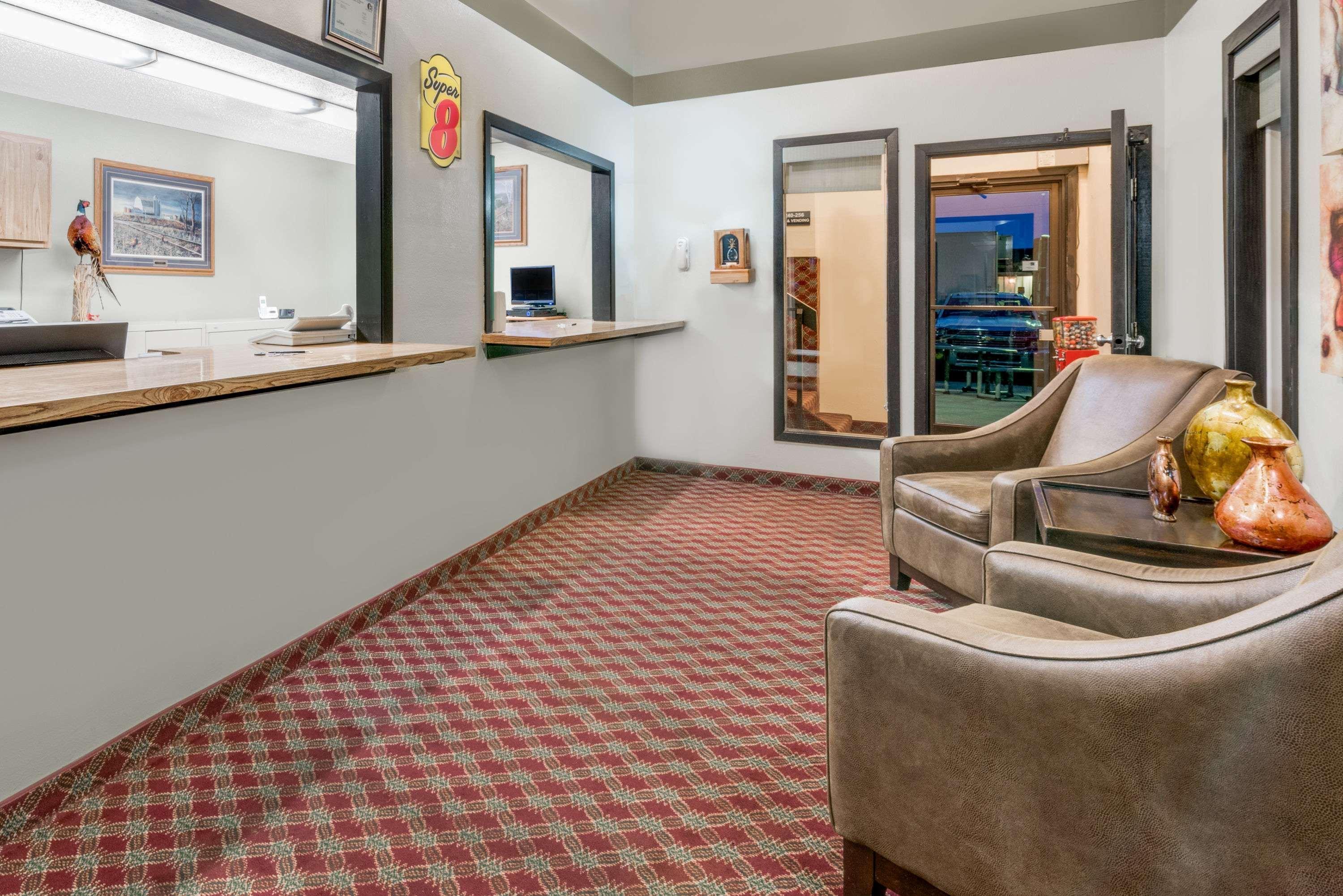 Super 8 By Wyndham Huron Εξωτερικό φωτογραφία