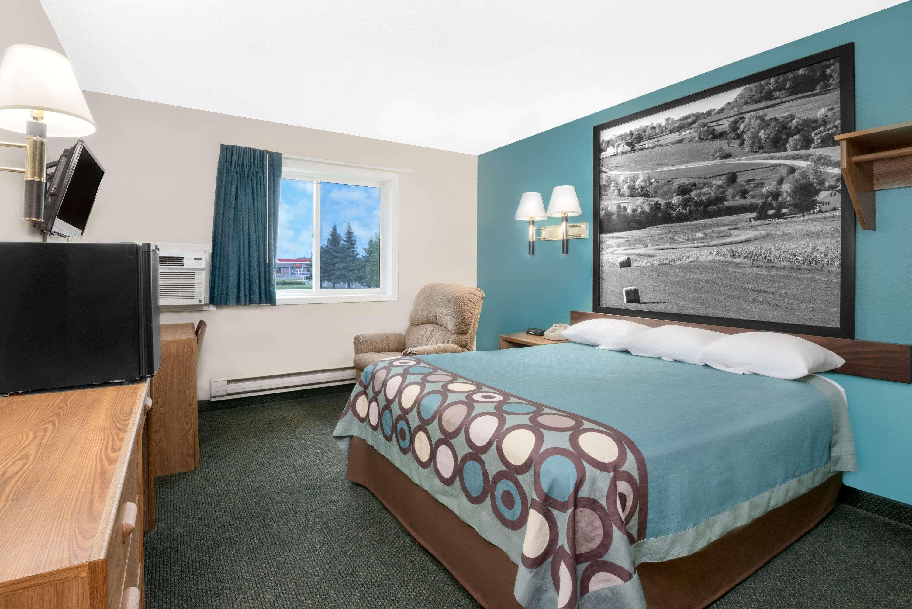 Super 8 By Wyndham Huron Εξωτερικό φωτογραφία